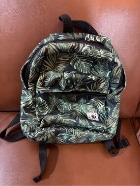 WWF Green Leaf-Print Men’s Backpack - Tropical Print